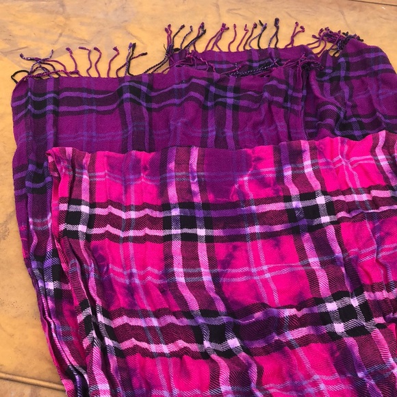 3/$20 Pink & purple tie dye tassel oblong scarf - Picture 2 of 4
